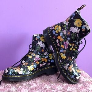 Dr. Martens Pascal (DF) Darcy Floral Lace Up Boots